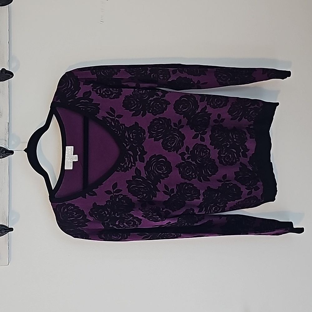 Carolyn Taylor Purple/Black Rose  V-Neck Sweater SZ:Large